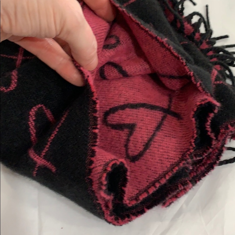 Victoria’s Secret Soft & Cozy Scarf! - Picture 4 of 8